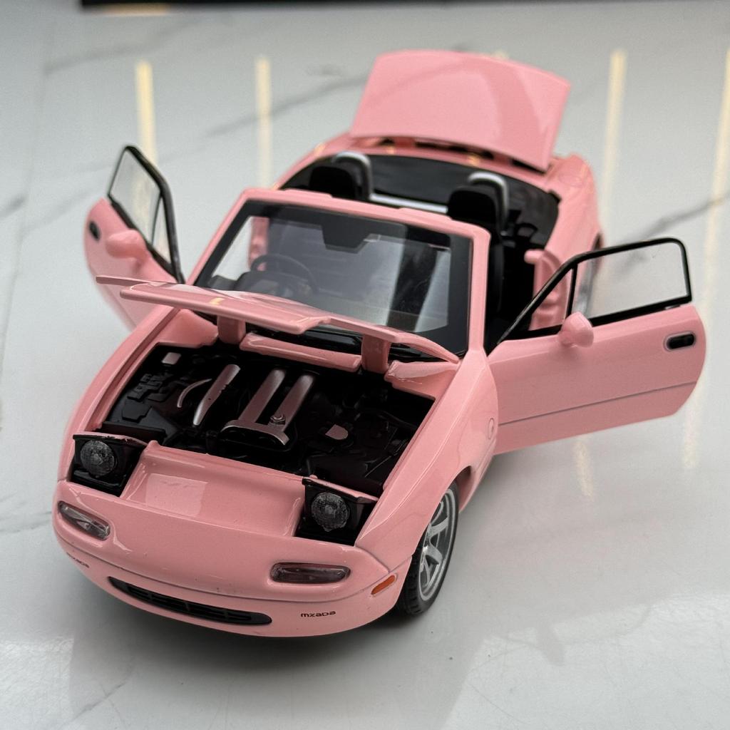 Mazda MX-5 Convertible 1:32 Alloy Model Car with Sound and Light Features