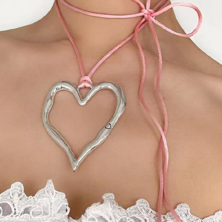 Robuster Herzanhänger aus Legierung, hohler Schmuck, Blumenanhänger, Legierungsmaterial