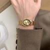 Mittelalterlicher Stil Literarische und Retro Armbanduhr Damen Kleine Exquisite Leichter Luxus Temperament Damen Quarz Uhr
