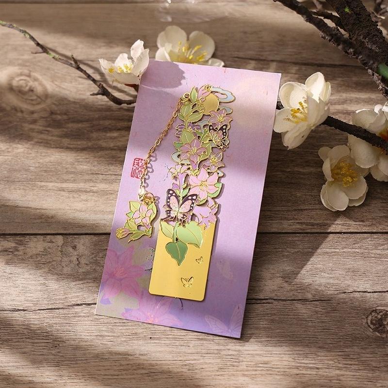 Aesthetic Metal Lucky Clover Bookmark with Tassel Set Exquisite Retro Floral Brass Bookmark for Book Creative Design Book Tab