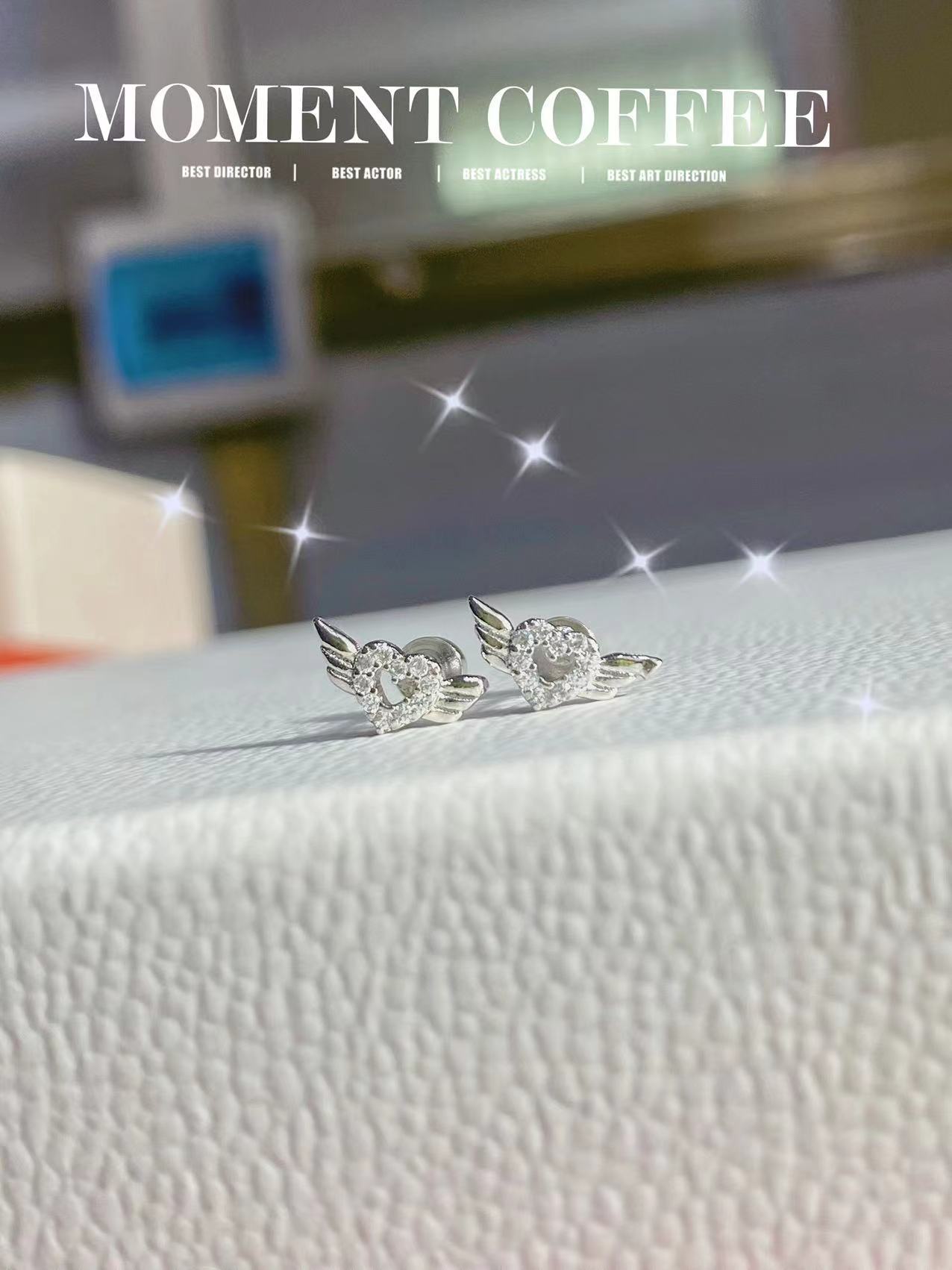 

Small and exquisite hollow full diamond love wing bone nails titanium steel flat bottom cochlear nails simple and versatile