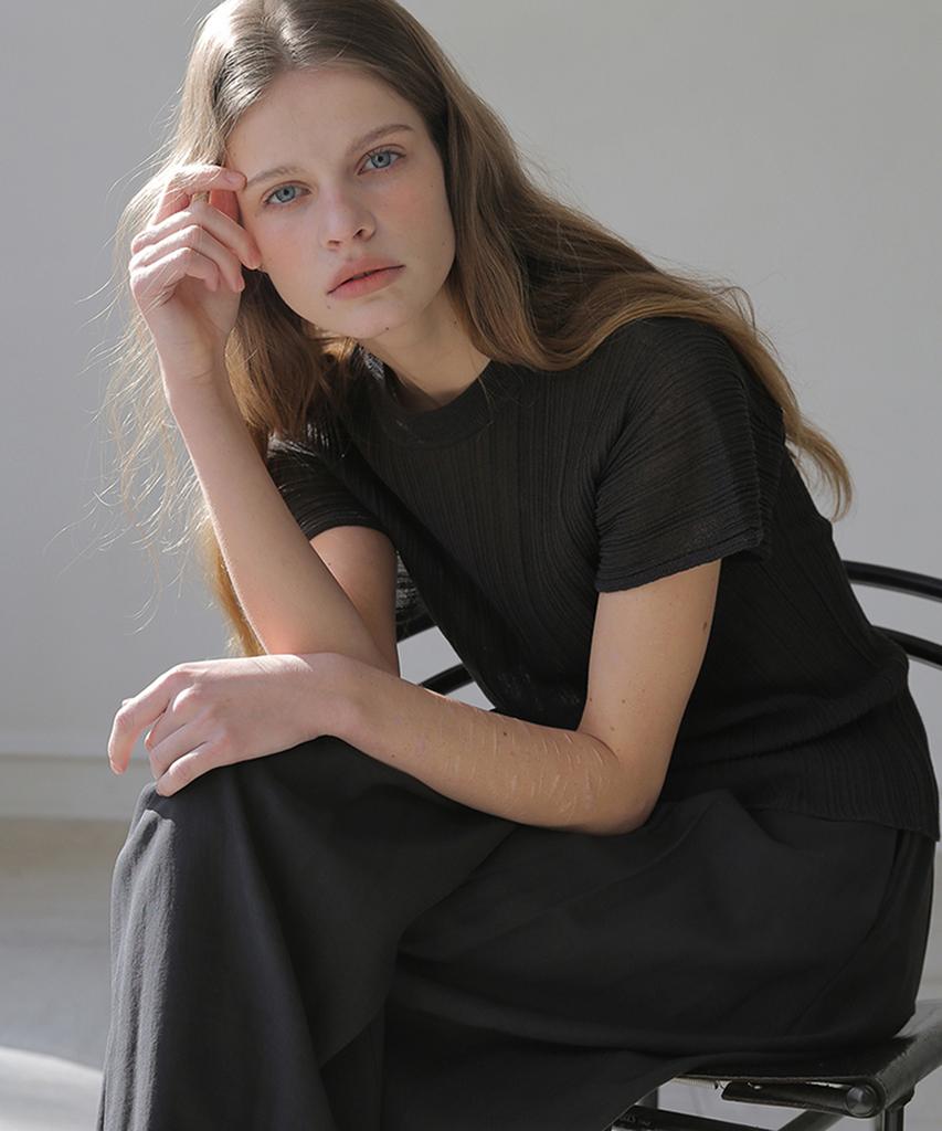 Beleunepeu Wholegarment Round Neck Pleated Knit (2 Colors)