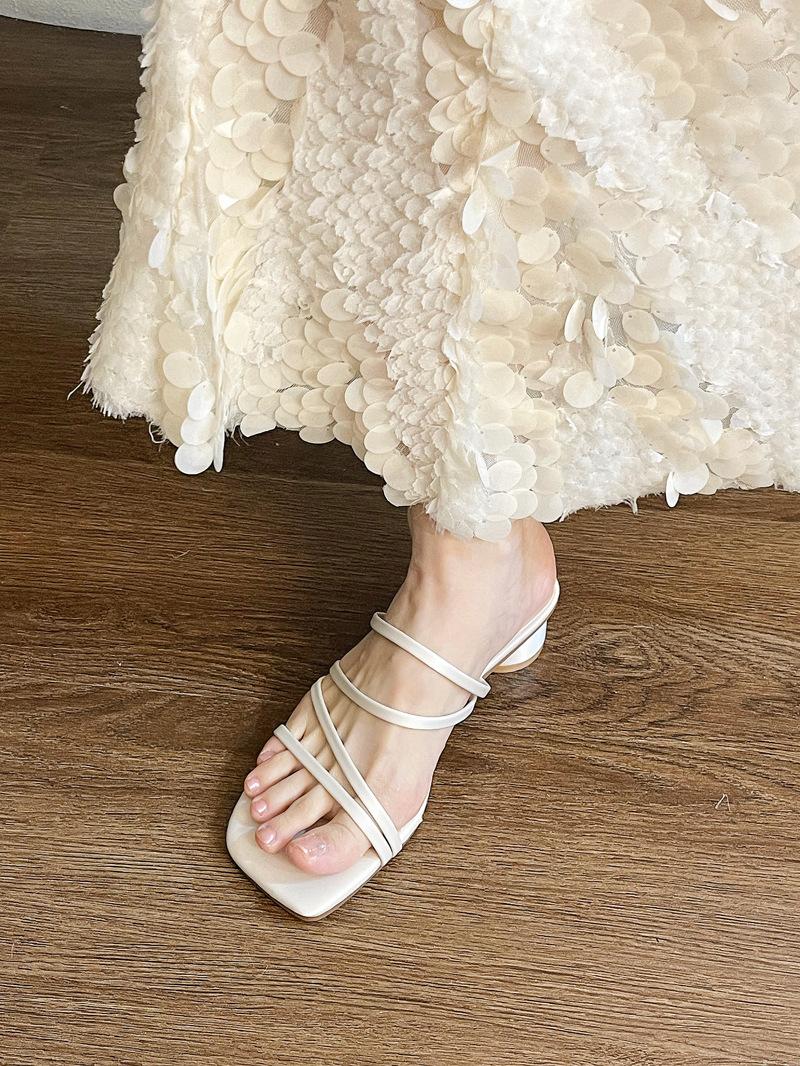 

Двое носят крутые тапочки женские новые летние толстый каблук тонкий ремешок темперамент слово с босоножками на высоком каблуке 40 абрикосовый