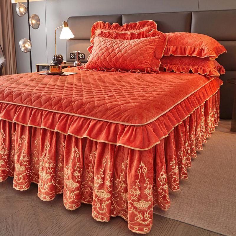 3pcs Luxurious European Quilted Crystal Velvet Bed Skirt Set with Lace Trim - Warm, Thick, Non-Slip, Includes 2 Pillow Shams and 1 Bed Skirt