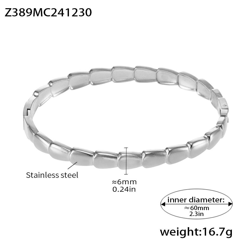 Qiong Yao European & American Trend Geometric Buckle Bracelet in 18K Gold-Plated Stainless Steel