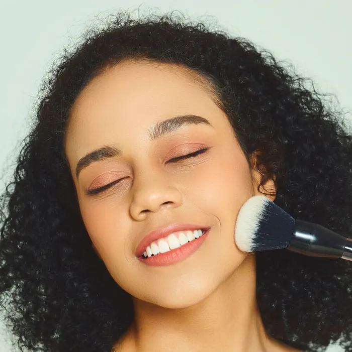 

002 Powder & Blusher Brush