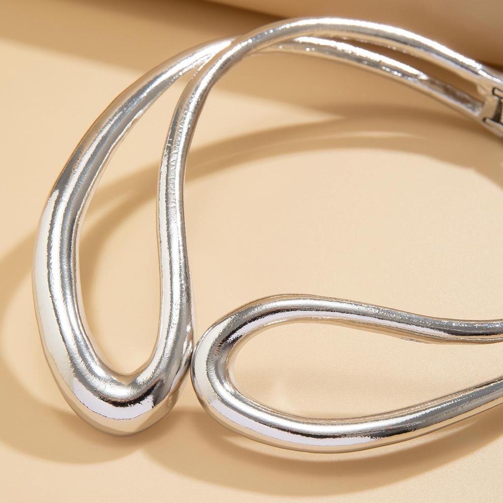 Glossy Retro Irregular Round Metal Choker Necklace for Women