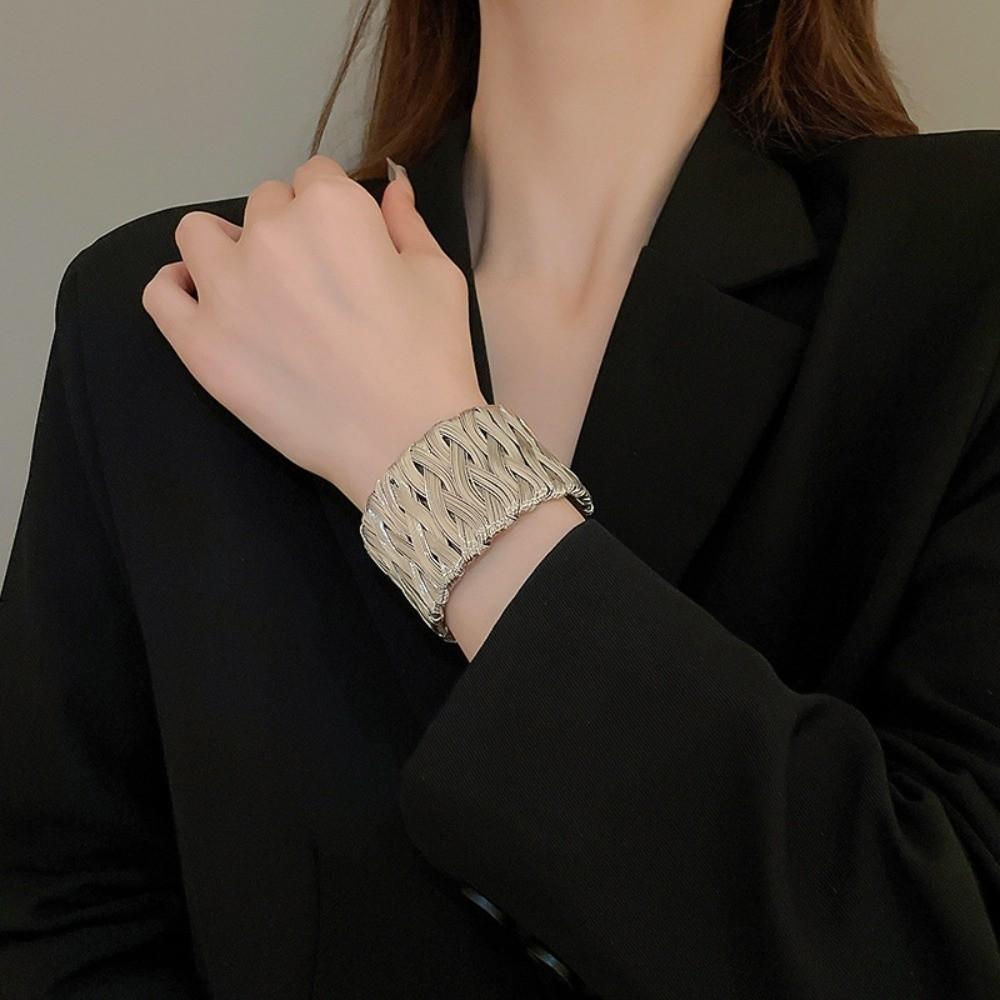 Hollow-out Irregular Wide Bracelet Irregular Dough Twists Retro Hand Ring  Party Decoration