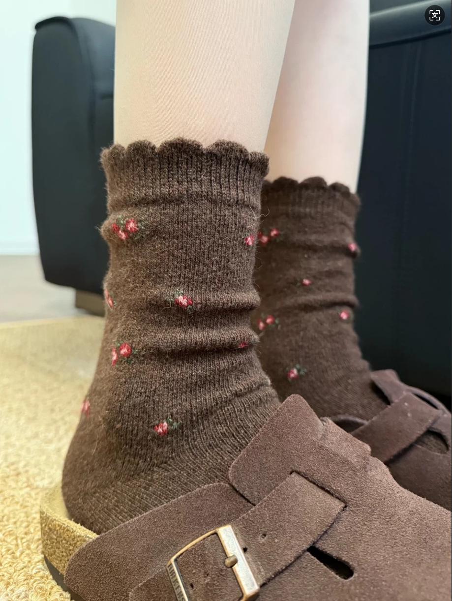 

Coffee Floral Vintage Wool Socks - Women s Mid-Calf, Thick Warm for Autumn/Winter, Dark Gray Slouch for Snow Boots One Size кофейный