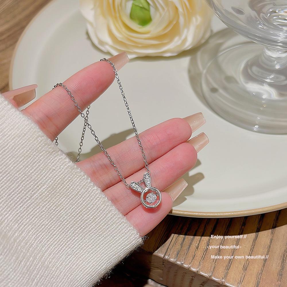 Cute bunny pendant necklace personalized design exquisite pendant girl sweet little fragrance clavicle chain