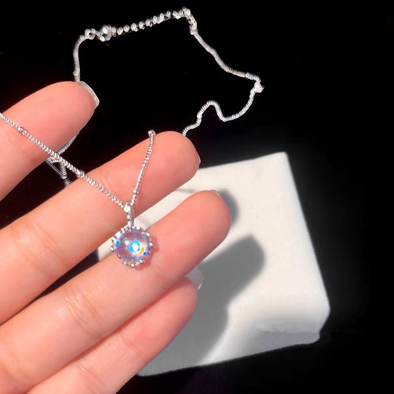 Iridescent Moonstone Bud Pendant Necklace - Summer 2023 High-End Design