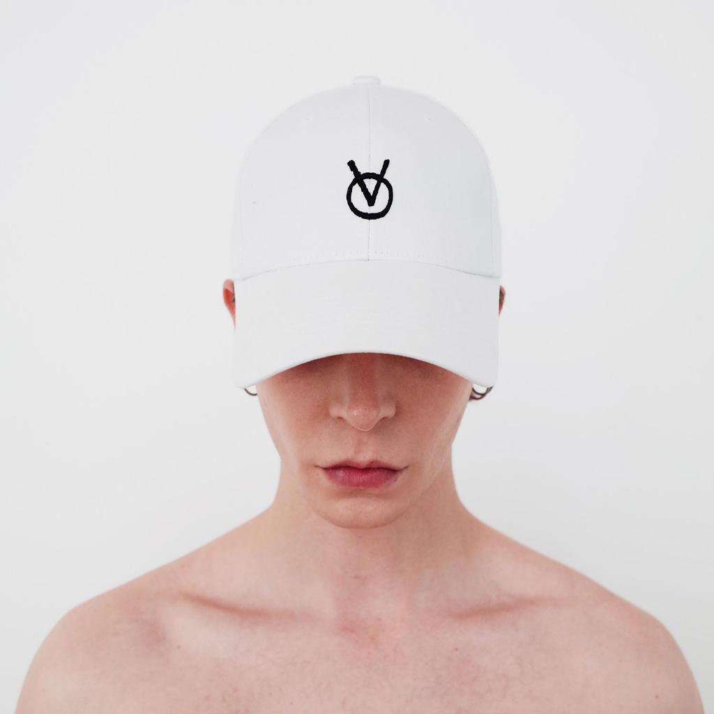 Binseumokeu Ov Small Logo White Ball Cap Hard Fit