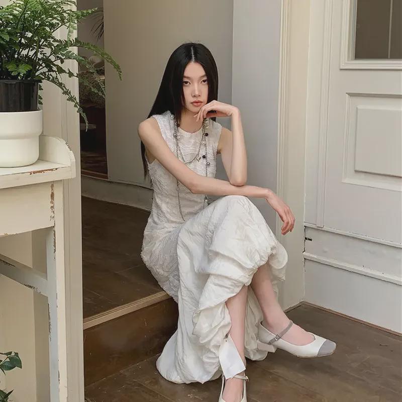 Women's White Waist-Hugging Flower Bud Skirt: Slimming and Stylish Suspender Long Dress for Summer 2024