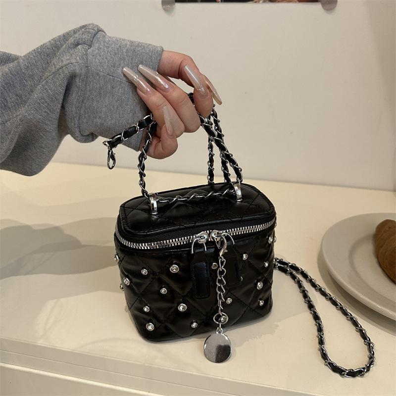 

Новая модная универсальная сумка-коробка в корейском стиле, женская, с бриллиантовой цепочкой, персонализированная, для досуга и поездок, с высоким темпераментом, сумка-мессенджер чёрный