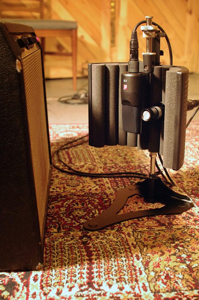 sE Electronics guitaRF Acoustic Treatment Device for Musical Instruments []