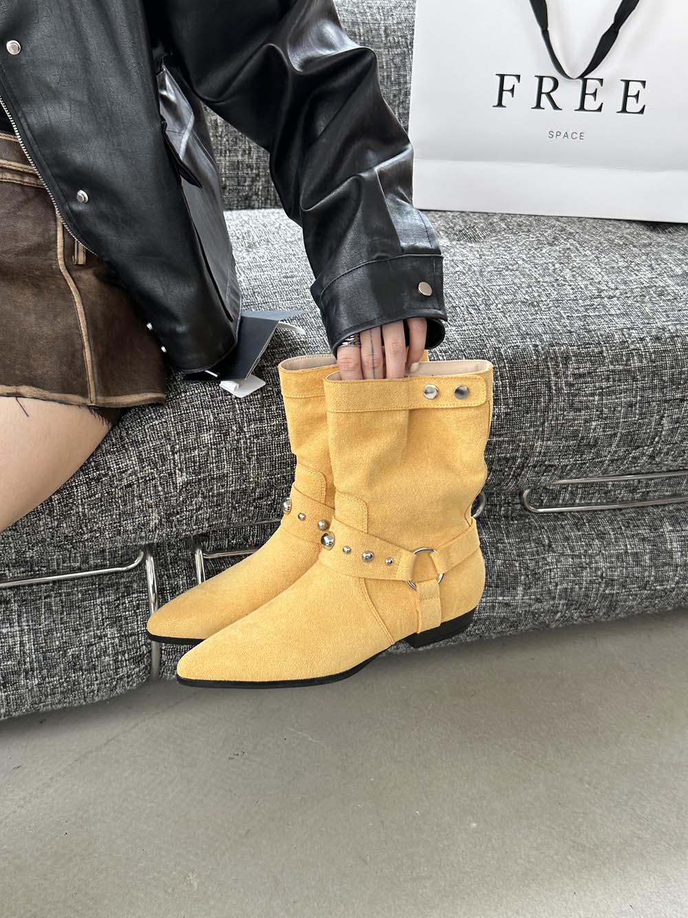 

модные женские ботильоны с острым носком, черные, бежевые, желтые, зеленые, с заклепками, из флокированной замши, неглубокие, без застежек, зимние, челси, ботинки 35-39 245 жёлтый