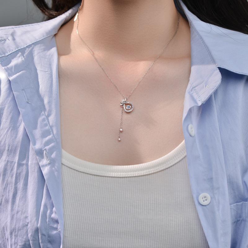 Sac porte-bonheur, Collier à pampilles, Tempérament féminin exquis, Petit groupe, Diamants légers et luxueux, Sac d'argent de haute qualité, Chaîne de col