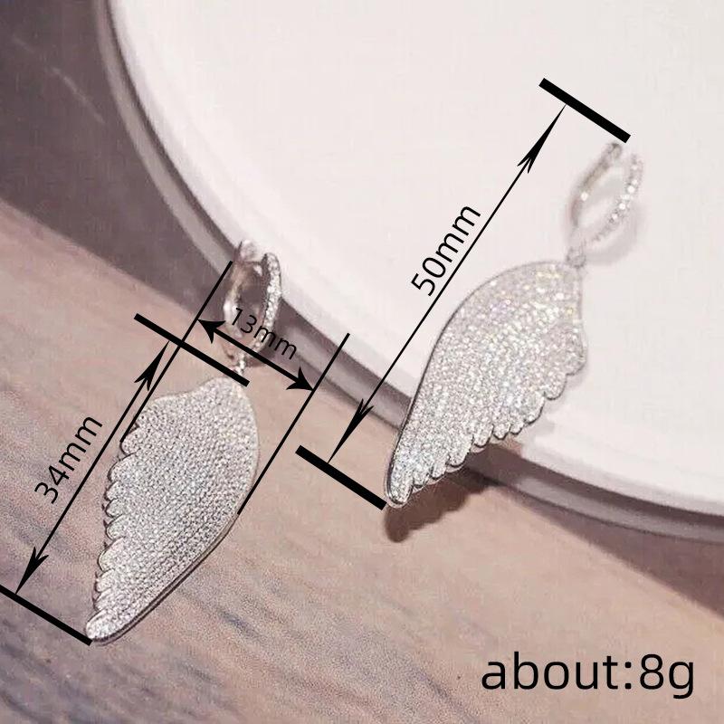 Trendige Marke personalisierte Metall-Ohrspange Damen, elegante Light Luxury Design Ohrringe, neuer Hong Kong Stil Retro Internet-Berühmtheiten Stil