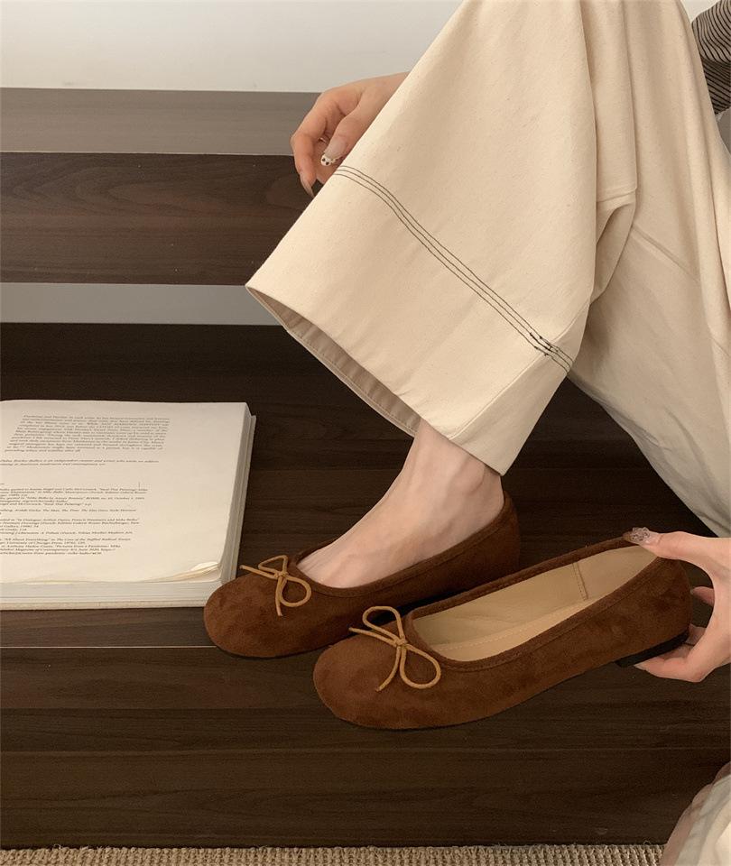 Franska retro mjuka sulor stora storlekar enkelsskor damskor 2025 vår och sommar nya kvällsstil rosett platta skor ballerinaskor