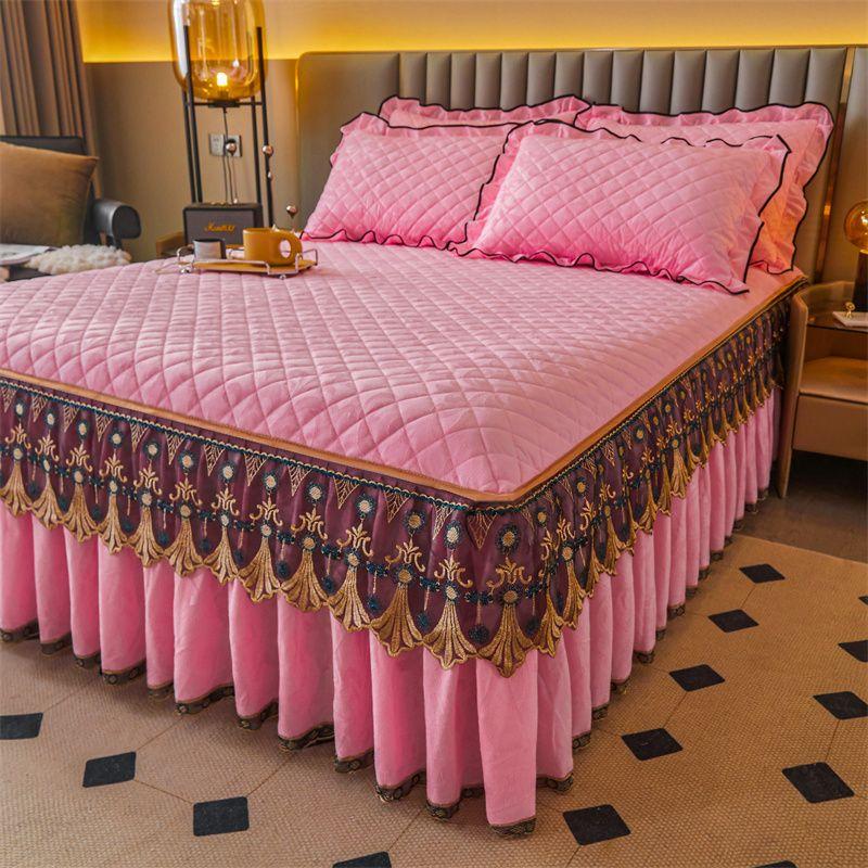 3pcs Solid Color Skin-friendly Sandwiched Diamond Grid Flower Quilted + Raised Lace Layer with Belt Bed Skirt Kit 1pc Bed Skirt + 2 Pillowcases