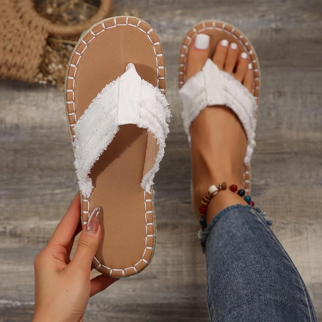 Women's Summer Straw Woven Flip-Flops: Flat Bottom Beach Sandals with Toe Post for Outdoor Use in Large Sizes