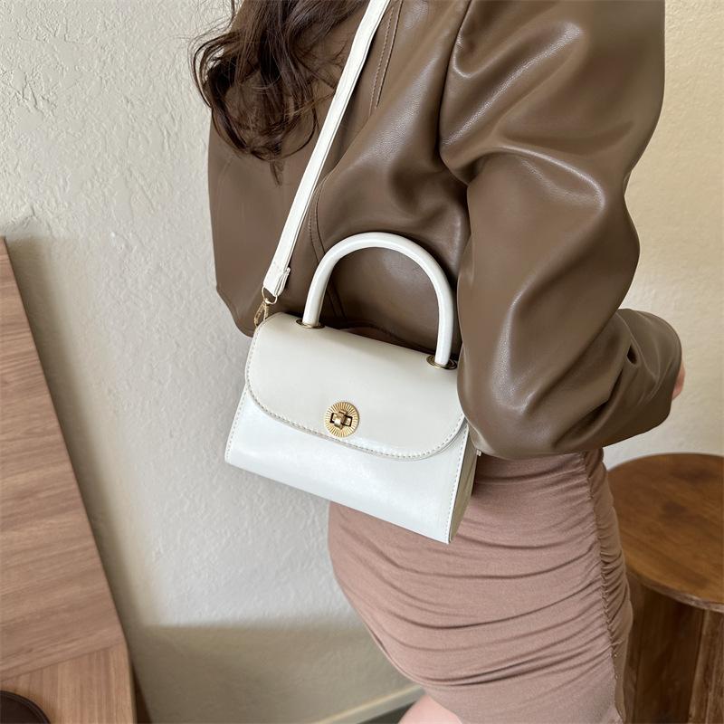 Fashionable Handbags for Women's New Autumn and Winter Casual Fashionable Trendy Small Square Bag Commuter Slant Shoulder Bag