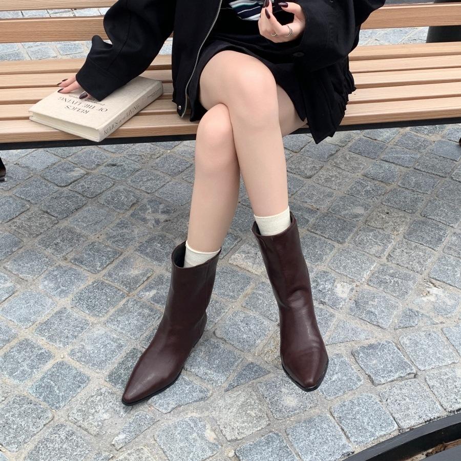 Pointed thin flat-heeled knight boots women's autumn and winter new French simple and versatile medium tube short boots