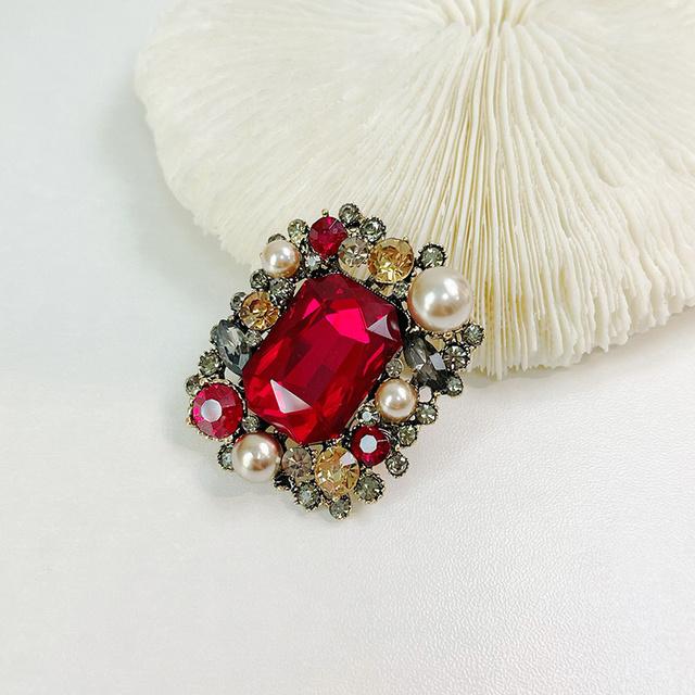 Vintage Alloy Pearl Rhinestone Luxury Fashion Atmosphere Brooch Clothes Accessories Corsage Brooch