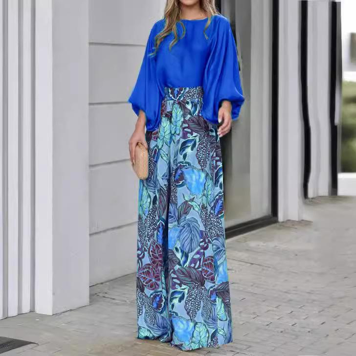 

Женский комплект из двух предметов: однотонный свободный топ с рукавами-фонариками, широкие брюки с принтом XL