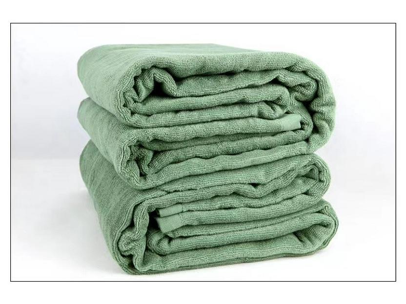 All-Cotton Military Green Summer Blanket for Dorms & Sofas