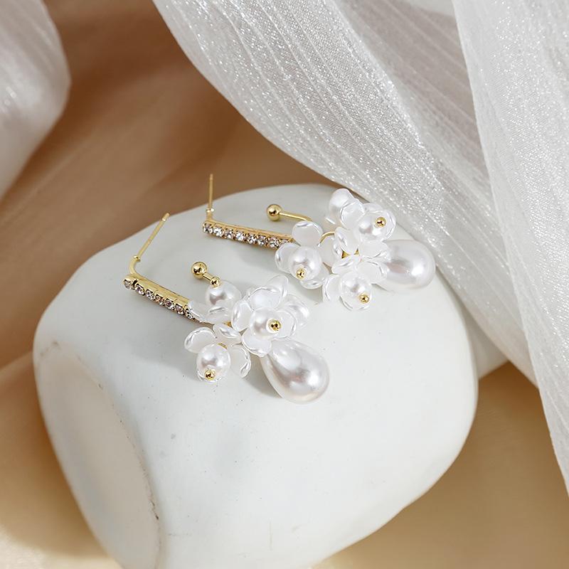 Temperament Long Fresh Pearl Flower Combination Earrings Inlaid With Zircon Gentle Sweet Cold Wind Female Stud Earrings