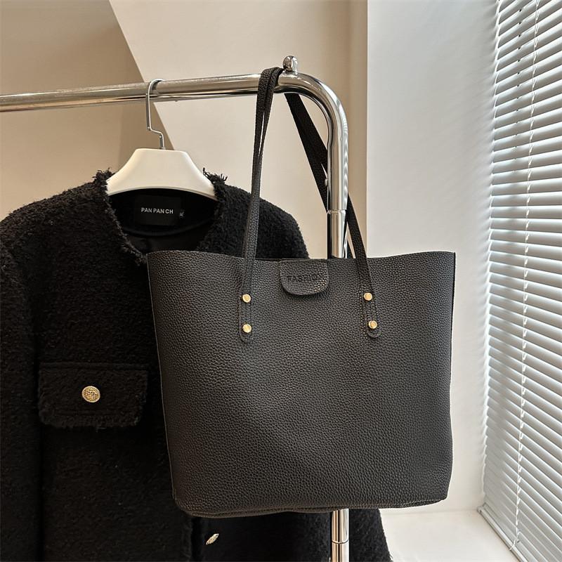 

Trendy Medium Sized Pu Tote Bag For Women Featuring Soft Structure And Unique Stitching чёрный
