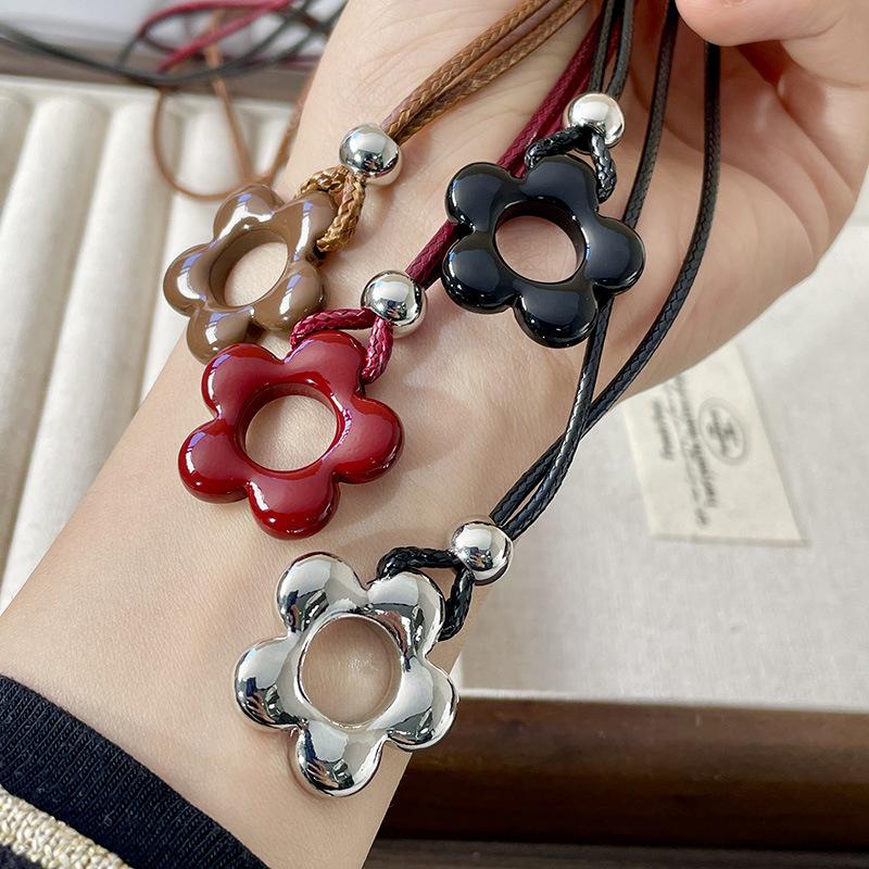 New Unique Simple Flower Long Rope Necklace Women Hollow Flower Pendant Necklace Adjustable Knot Sweater Chain Party Jewerly