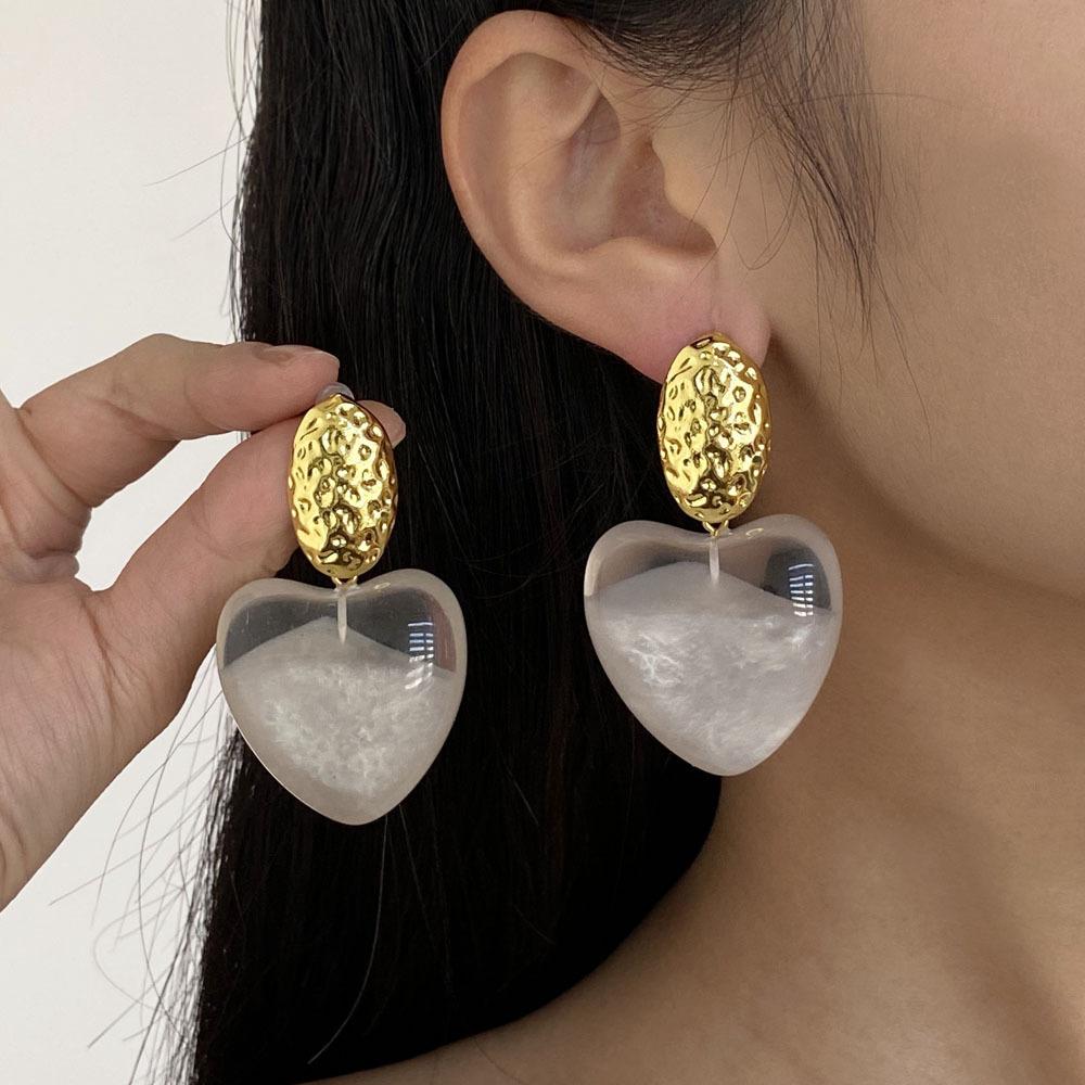 

Fashion White Heart Earrings білий