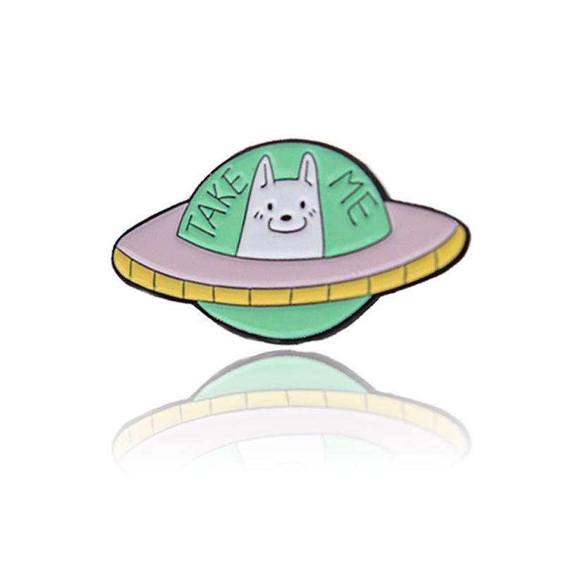 Trendy Cartoon Cat Hide-and-Seek Spaceship Brooch