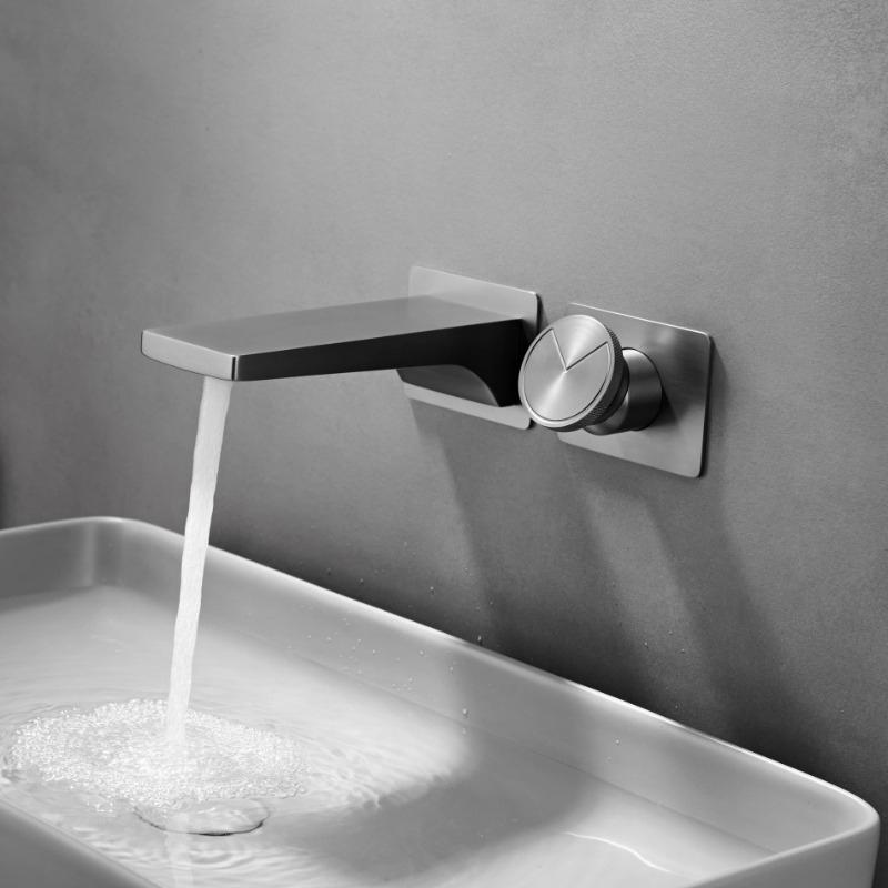 Luxury brass chrome bathroom faucet with wall mounted design, single handle, 2-hole hot and cold dual control, simple basin Tap