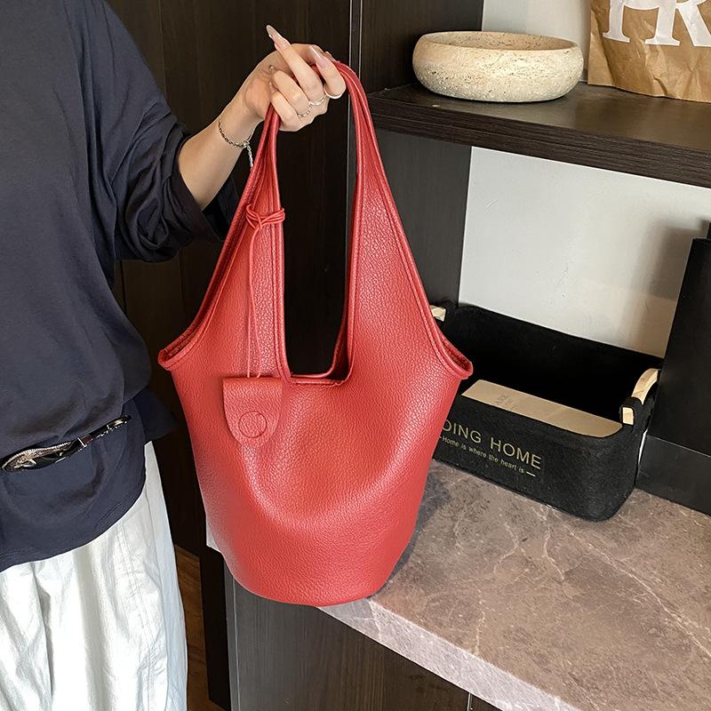 Large-capacity bag women's summer 2025 new versatile casual shoulder underarm mother and child bag popular bucket bag this year