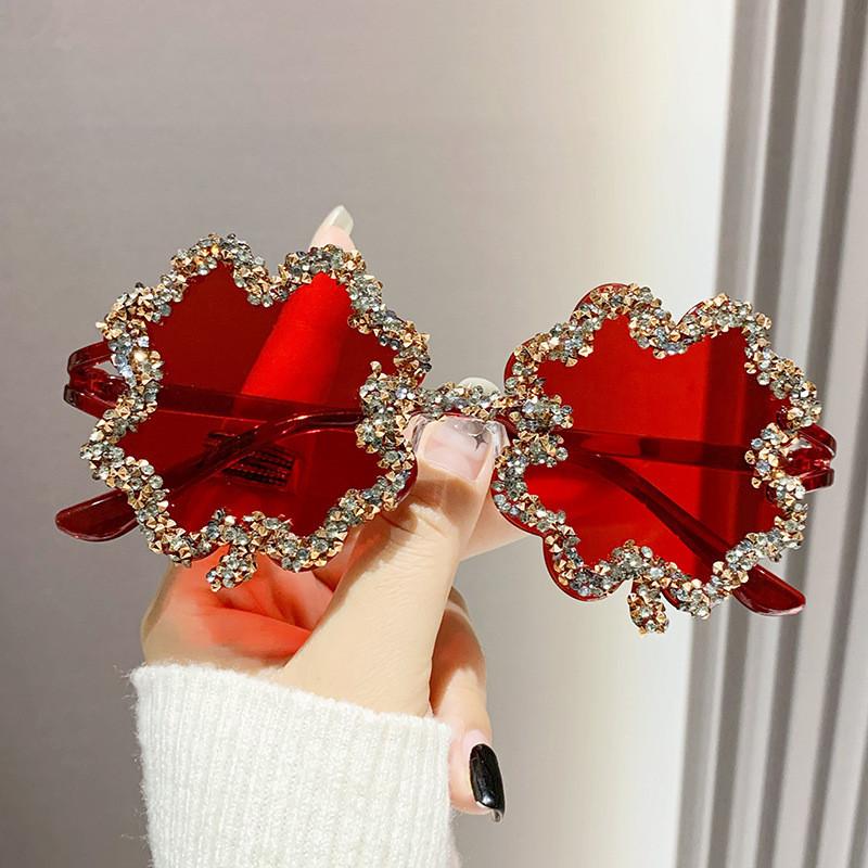 Fashionable Uv400 Anti-uv Sunglasses With Unique Four-leaf Clover Design And European Style Pc Frame StyleF