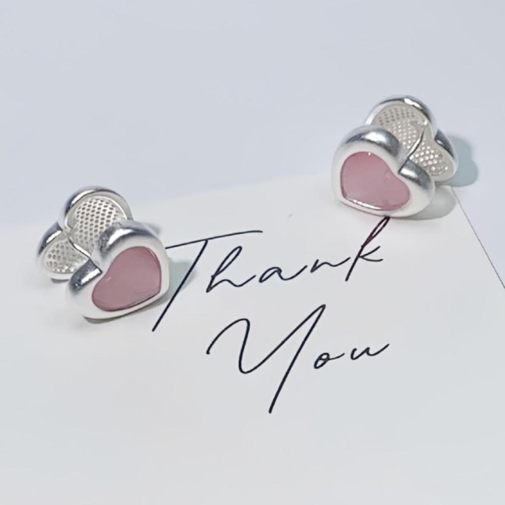 Pink Heart Korean Ear Studs for Women - High-End Luxury Design, Versatile and Elegant Jewelry Piece.