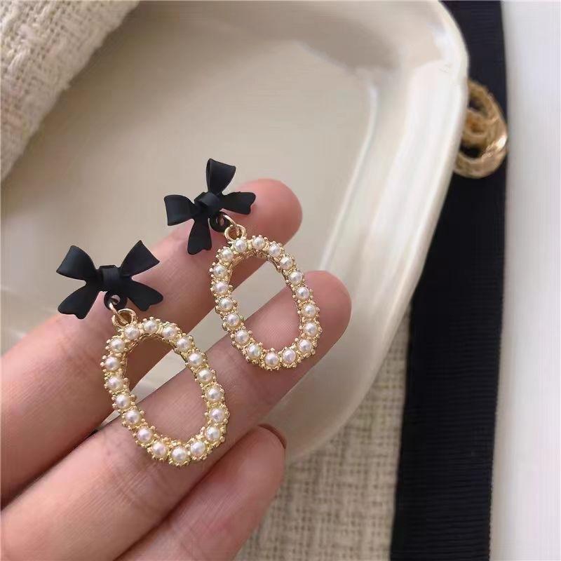 Fashion and elegance, atmospheric bow pearl earrings, women's design sense, versatile, exquisite stud earrings, sweet temperament, ear jewelry
