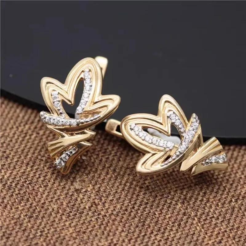 

Очаровательные серьги-пусеты в виде цветка из меди с покрытием розовым золотом. Классические модные серьги для женщин. Циркон для свадебного банкета.