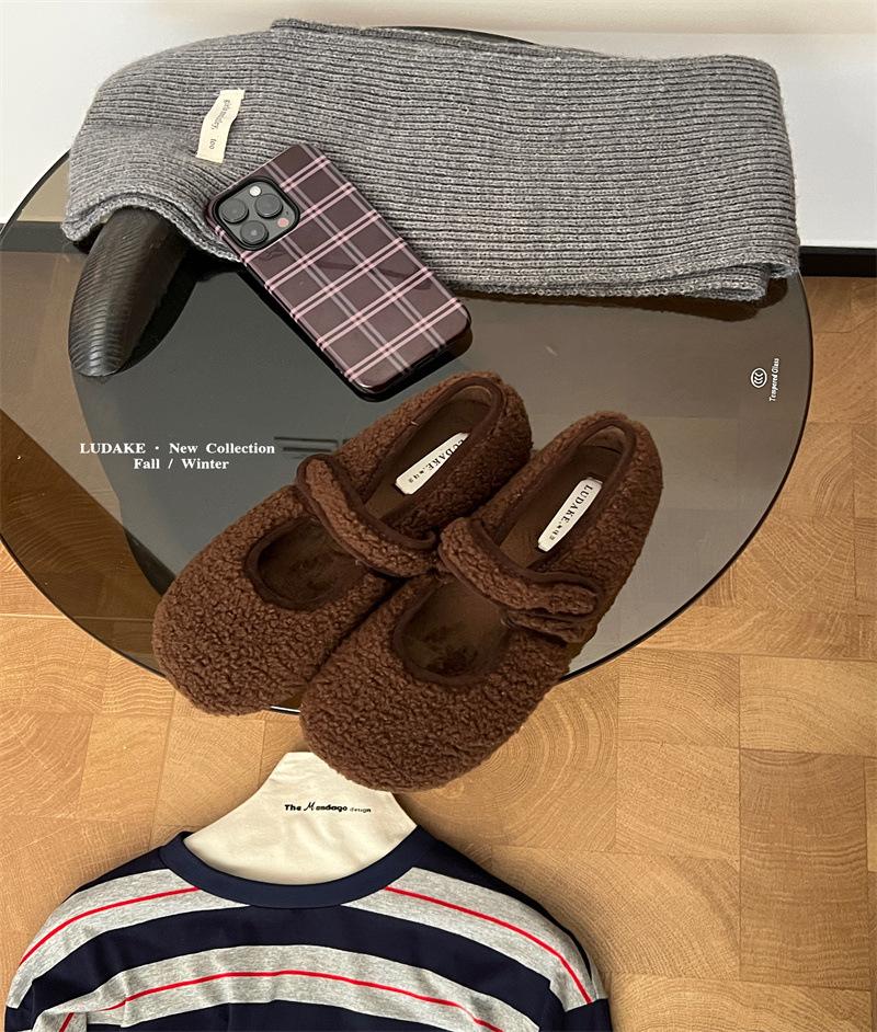 

Retro Mao Mao shoes women s autumn and winter gentle woolen shallow mouth new shoes Velcro cotton single shoes 39 темно-коричневого