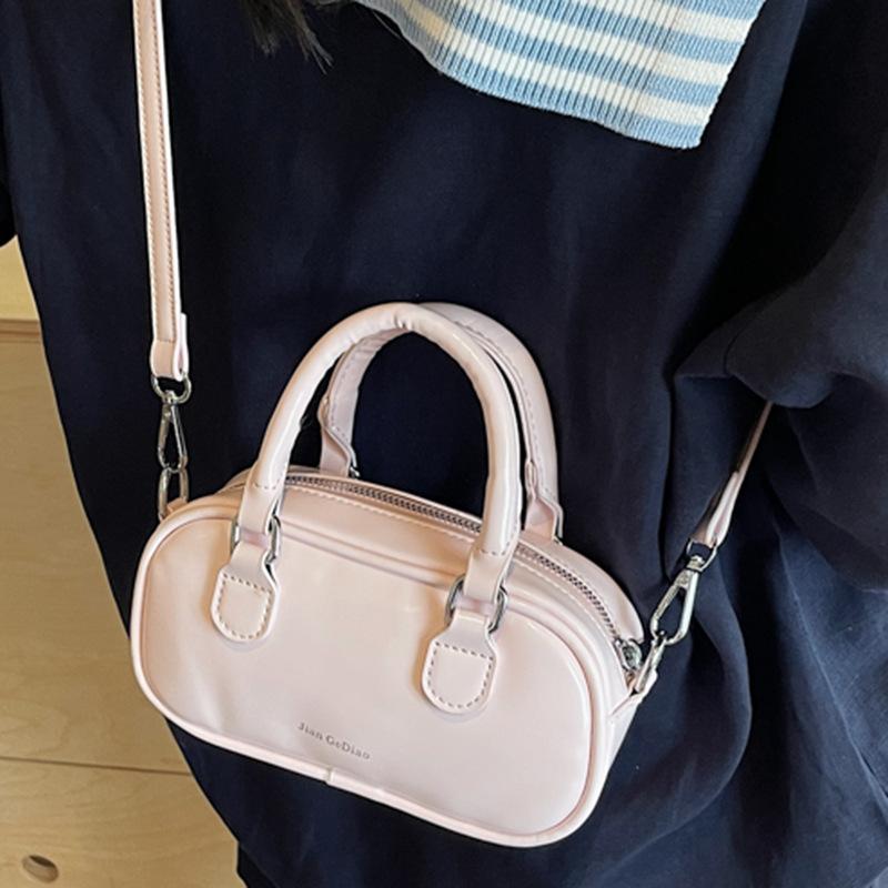 Boston Portable Small Square Bag Women's 2025 New Korean Version Gentle Shoulder Bag Retro Fashion Commuter Messenger Bag