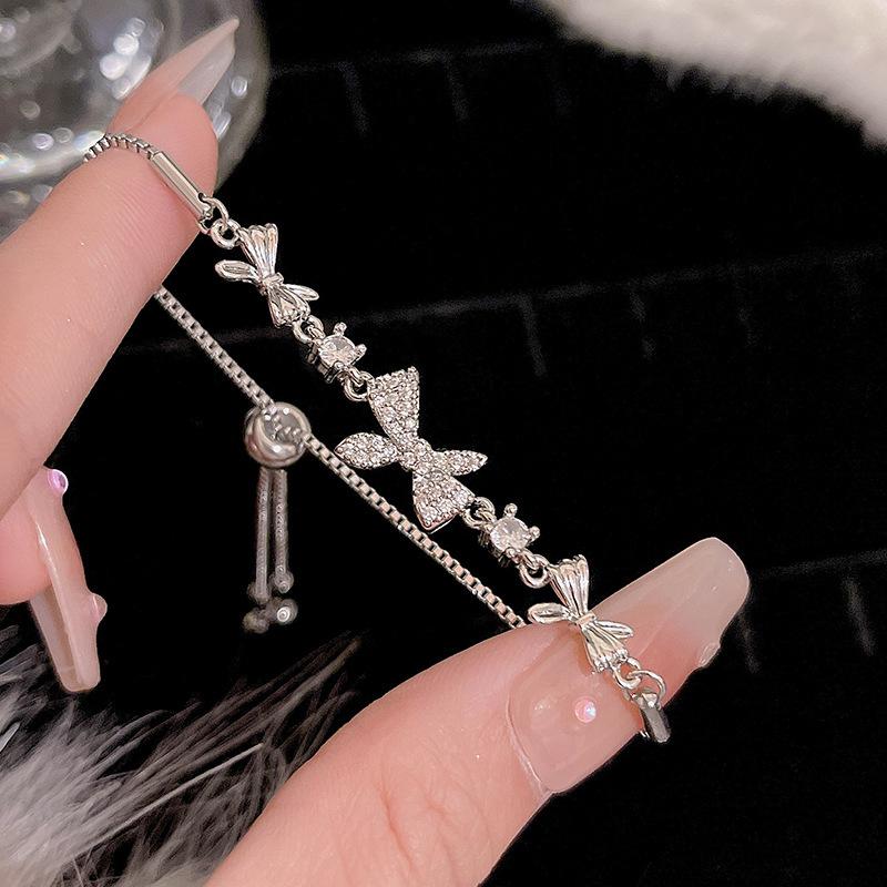 French Retro Imitation Pearl Lotus Seedpod Handmade Bracelet for Women Light Luxury Unique Niche Joyful Bead Bracelet