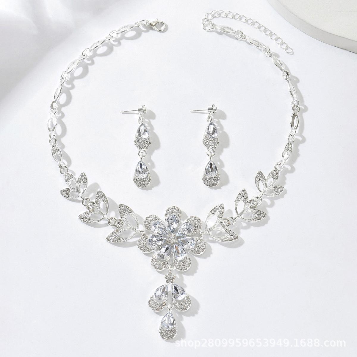 

Стильный черный цветочный комплект из ожерелья с бахромой и серег, элегантные и изысканные аксессуары высокого класса