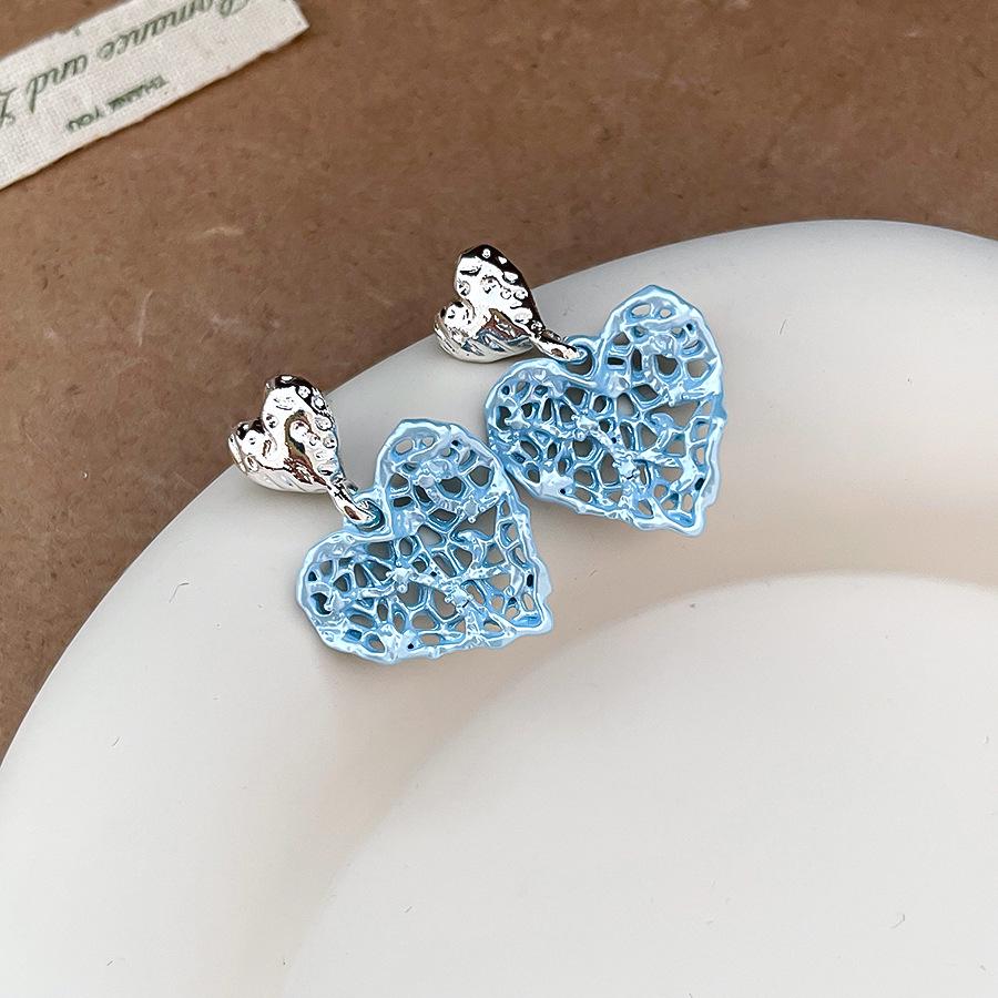 Silver Needle Pleated Heart Geometric Stud Earrings – High-End, Cute, and Fashionable Accessories