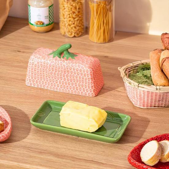 Butter Dish with Lid Strawberry-Shaped Ceramic Butter Keeper Microwave & Dishwasher Safe Butter Storage Container Hand-Painted Kitchen Serving Tray