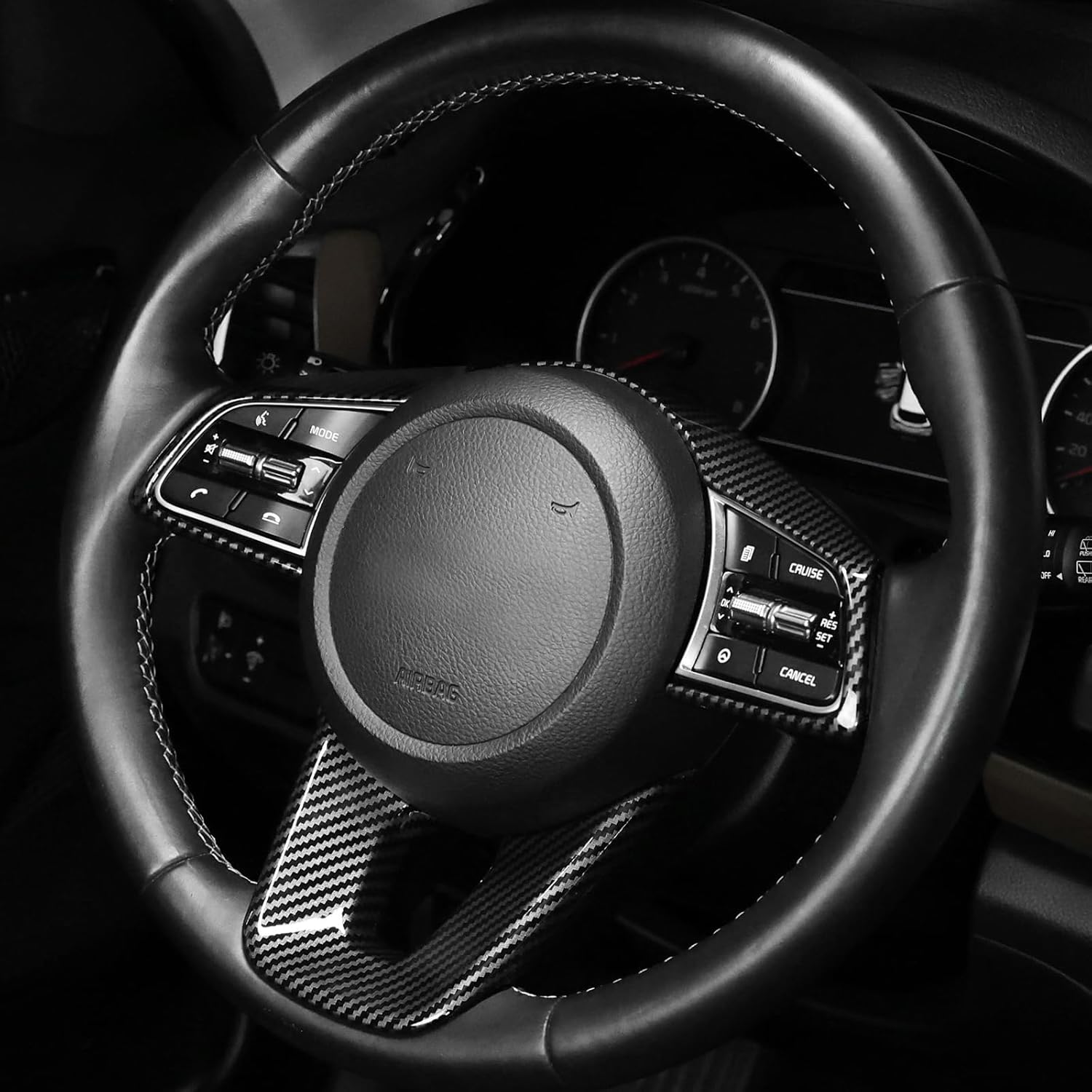 YOUTOOCAR Накладка на руль Совместимая с Kia Seltos 2021-2023 Аксессуары (Углеродное волокно) Carbon Fiber Pattern