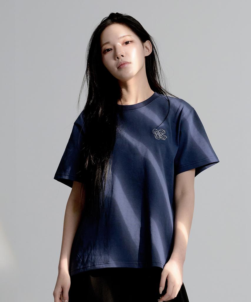 Peneoteoseu Rhythm Dark Navy T-Shirts : A Pulse Submerged Beneath Deep Water
