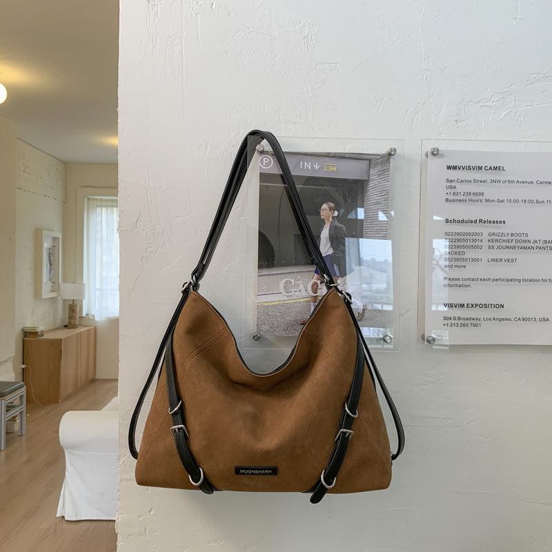 Niche backpack women's autumn and winter new retro shoulder bag large-capacity commuter messenger bag